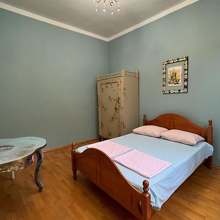 Guest House One Two Three Tbilisi Buitenkant foto