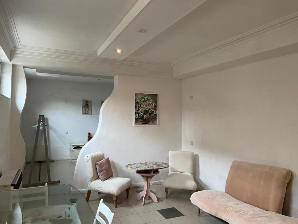 Guest House One Two Three Tbilisi Buitenkant foto
