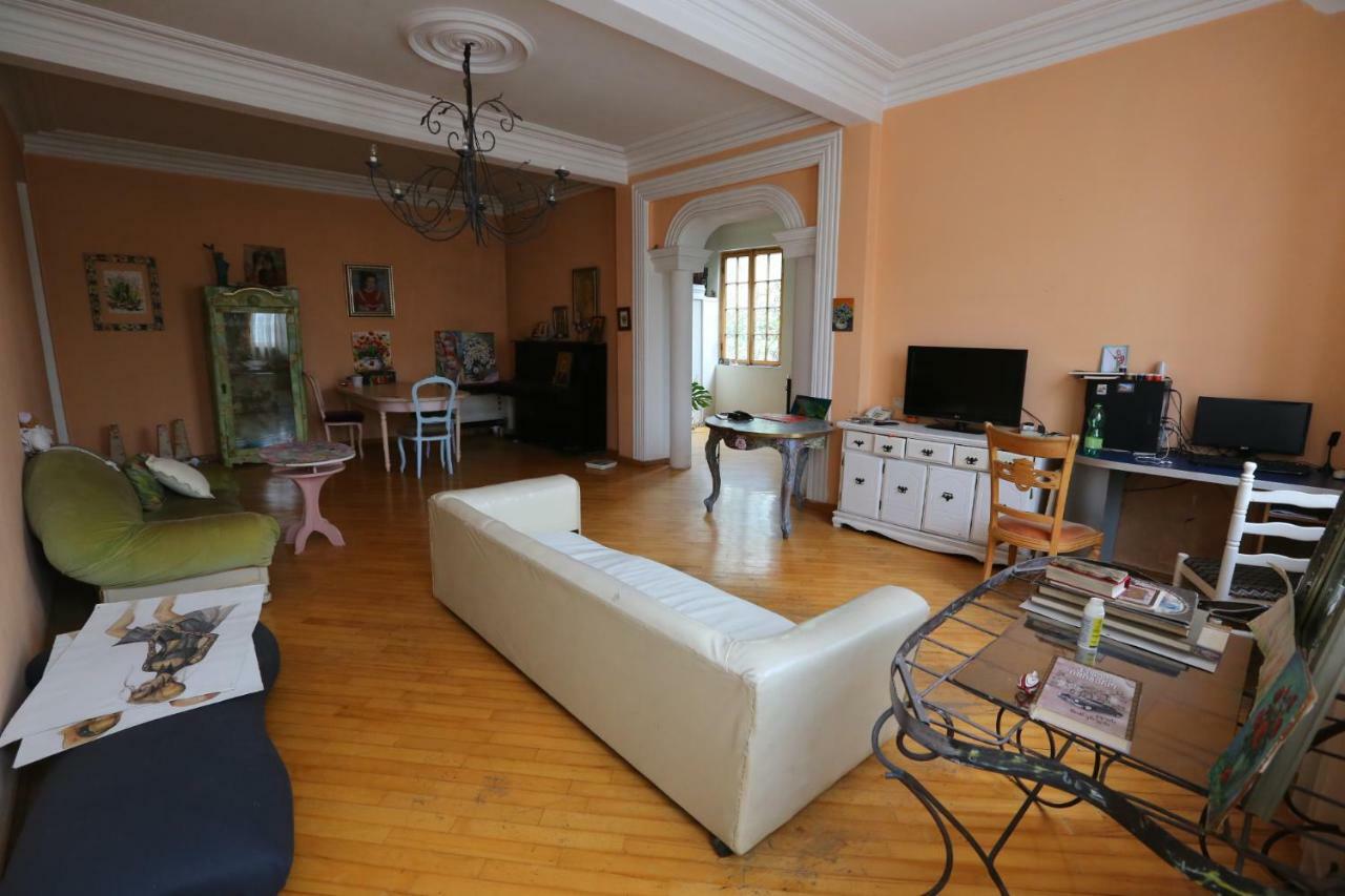 Guest House One Two Three Tbilisi Buitenkant foto