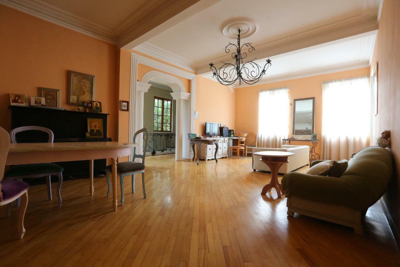 Guest House One Two Three Tbilisi Buitenkant foto